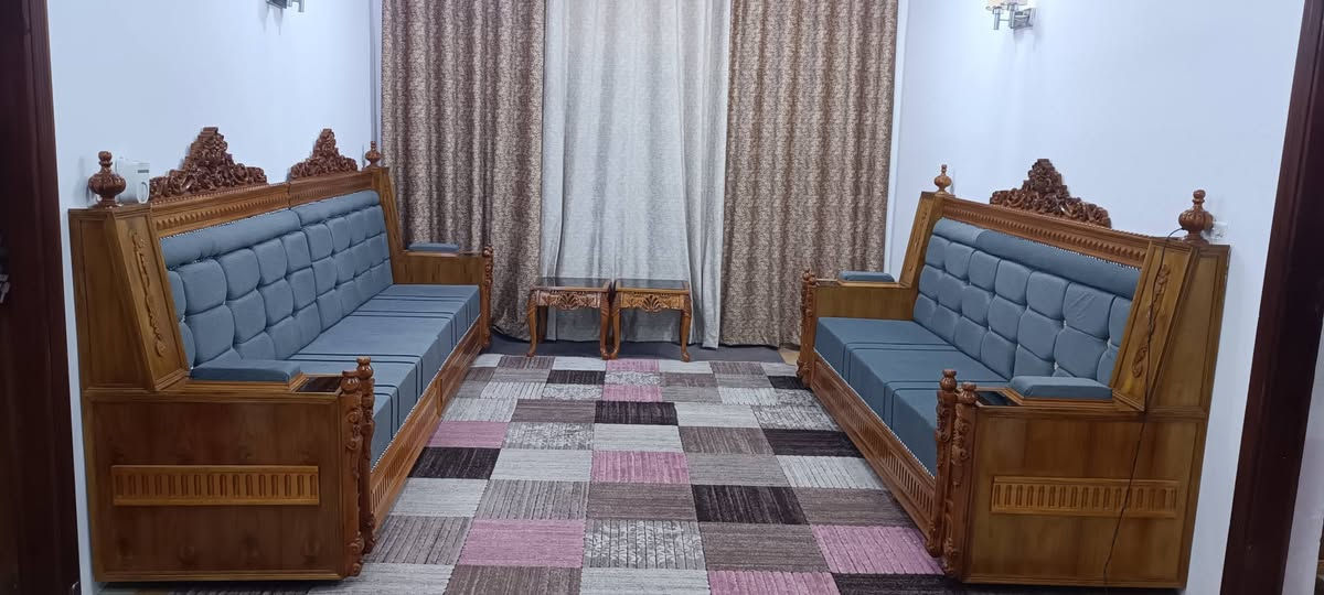 تم بعون الله 
ااكمل تخم ديوان ملكي صاج 
بلوك صاج 16ملم لف التخم قبلمات والتوج المساند زان مصري 
 الهيكل بلاويد 18 ملم
الجسورة خشب جام روسي 
سفنج اكستر 10سانيم
ضمان التخم 10سنوات 
العنوان 
شهربان سوق القديم قرب جامع الورفلي 

هاتف
***********
