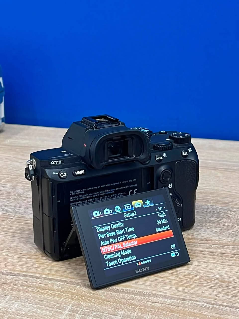 كاميرا  SONY a7III
full frame 
24.3 ميغا بكسل 
4K , 30 fps
نظافة 90‎%-95‎%‎

شترها ماعابر ال20k
تقريبا 18k وشوي 

مع كارتون وبطارية واحد فقط وجنطة كاميرا صغيرة هدية 

السعر 1 مليون و 200 وبيها مجال ان شاءالله 

مكاني النجف 
يوجد توصيل 

***********
