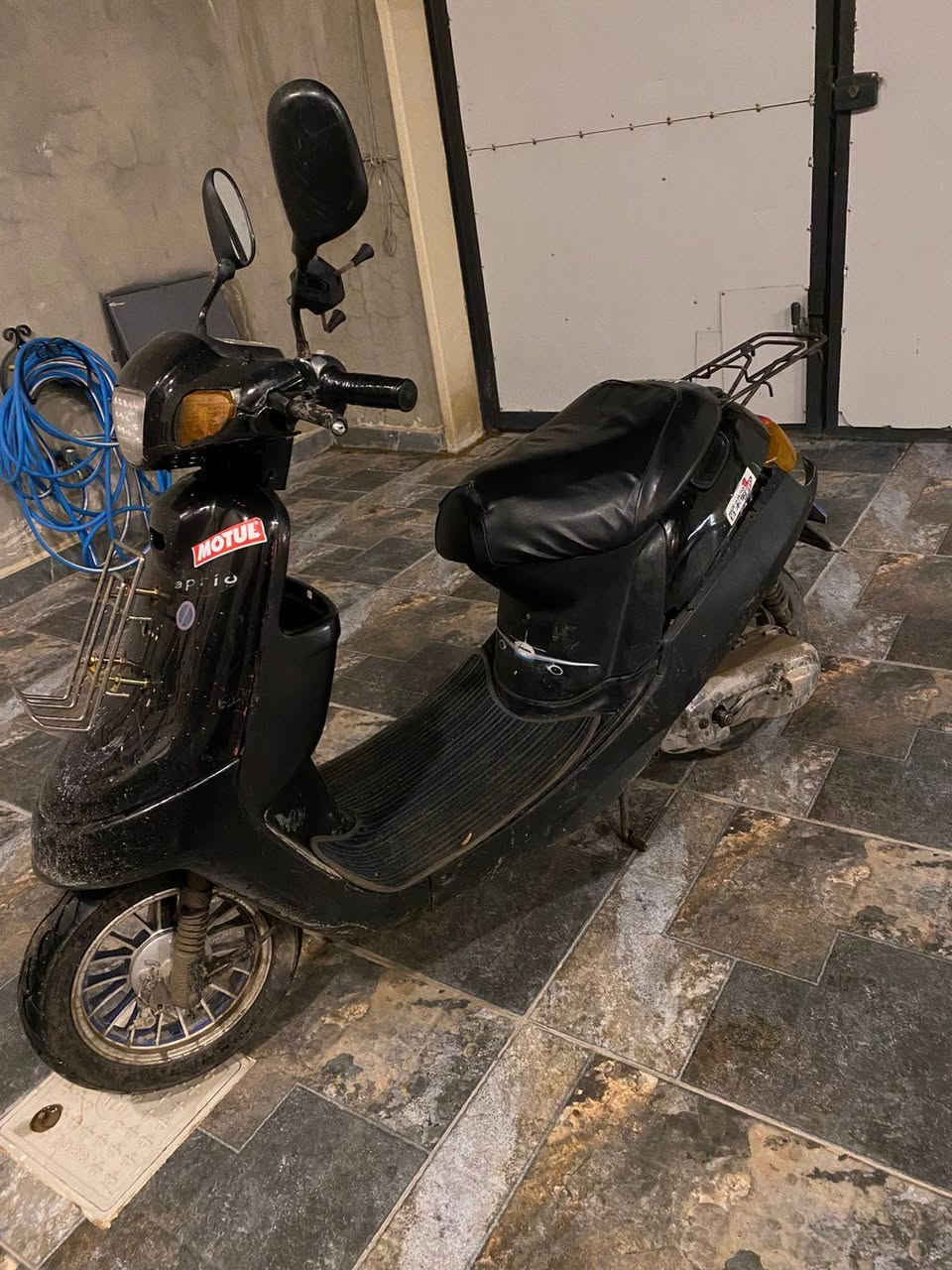 ماطور بوتين شرط ما مفتوح دراجه نضيفه وياله رياضيات ماخذ لزوج ب ٧٥ دراجه نضيفه ونشطه سعر دراجه 350  وبيه مجال 
***********
