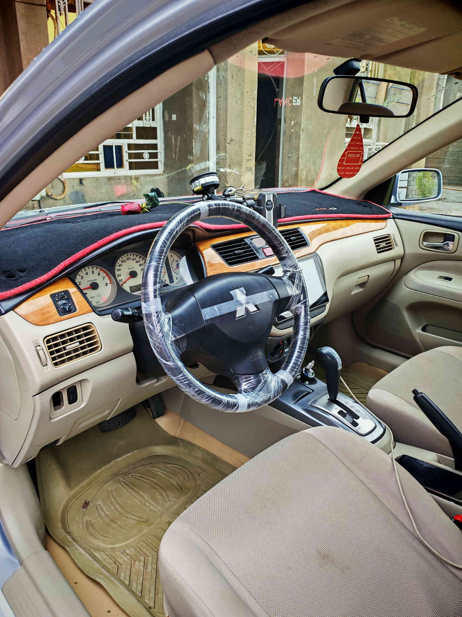 لانسر موديل 2010 خليجي بيهة  باب السائق ولباب خلف السائق مصبوغات كلير وخشم الجاملغ الخلفي طخة بسيطة عالبارد  شرط بدون  معجون و الباقي كفالة عامة شرط السونار مكينة 2000 شادهة جديد مال حاوية گير مكفول تبريد ثلج تخم تاير جديد صدر جديد السيارة ماا ناقصهة اي شي گبل للشارع ماتصرف عليهة ربع ترايك للبصرة 
معروضة ب 85 وبيهة مجال 
مكان السيارة بغداد. تقاطع النهروان مكلف بالنشر للاستفسار 
***********
