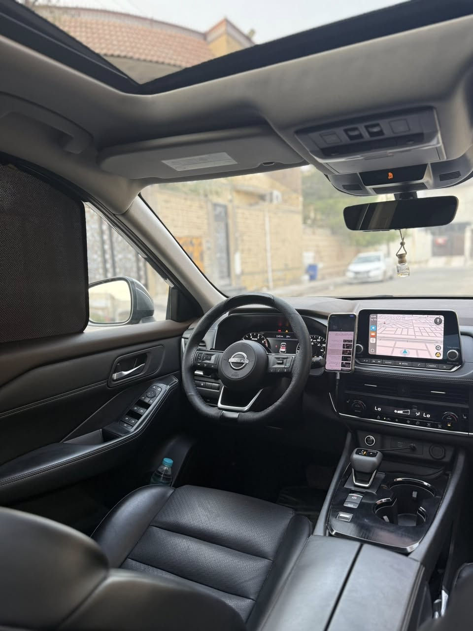 نيسان روج موديل 2023 sv بلاس فول مواصفات
مواصفات امريكية
• المحرّك:1500 تيربو (VC-Turbo) القدره  201 حصان
• مصابيح LED أمامية وخلفية + إضاءة نهارية DRLs. 
• مرايا جانبية كهربائية والمدفّأة مع إشارات.  
• مقعد السائق قابل للتعديل كهربائياً (8 وضعيات)، قيادة مريحة، وتدفئة للمقاعد الأمامية في الحزم المميزة
• شاشة لمسية تدعم Apple CarPlay و Android Auto.  
• مزايا راحة مثل تشغيل عن بُعد، تحكم من المقود، تحكم مناخي مزدوج المنطقة.  
• السيارة رقم بصره بسمي 
- [ ] • ضرر: سياره وارد غرق برغي ما مفتوح بيه والماي ما داخل جوه السياره كلش جديد وكفاله من الزلغ 
- [ ] بجم السياره مغلف نانو ب٤ اوراق 
• سعر 210  وبي مجال 
للتواصل ***********
