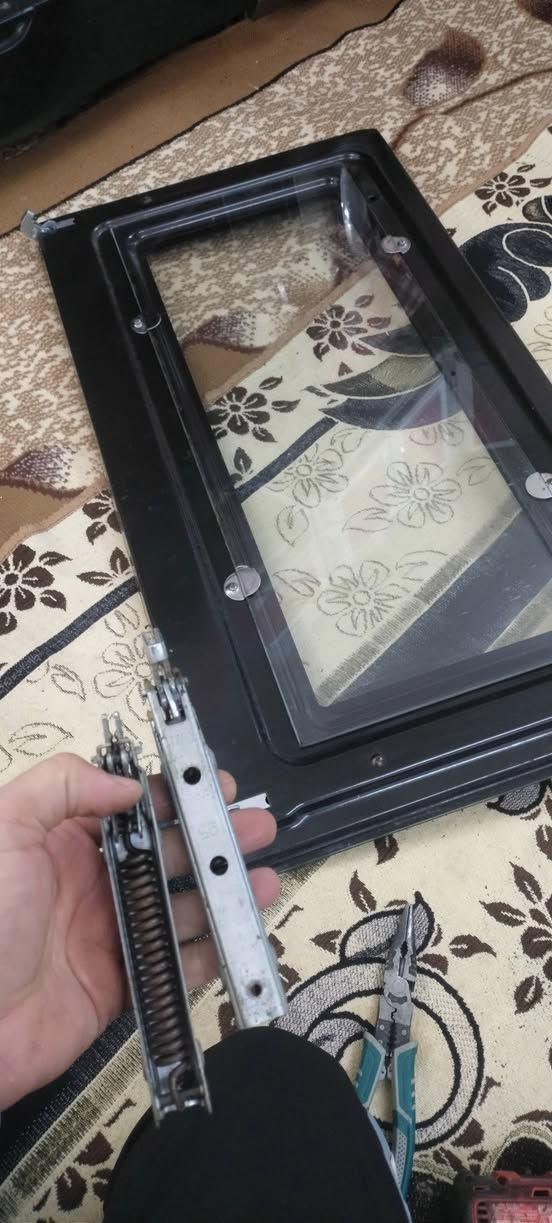 ✅تم صيانة باب فرن طباخ فريش في الاسرى كركوك 💚 
🧰(((ورشة متنقلة في جميع أحياء كركوك)))
 🧑‍🔧🧑‍🔧صيانة موقعية داخل منزلك لصيانة وتصليح 🧑‍🔧🧑‍🔧
#الطباخات + الافران...🫕♨️
#المبردات🌀
#الصوبات النفطيه والغازيه والزيتية والكهربائية 🔌
#تركيب #الخلاطات وعمل السباكه(بورجي)🚿
#صيانة #الكيزرات الغازي و الكهربائي .🪛🔧
#تصليح الأجهزة الكهربائية المنزليه🏘️
#صيانة كهرباء المنزل ...🔌🪛
#بادارة: ورشة ابو أيلاف المتنقلة في كركوك 
#ضمان_امان_شغل_درجه_اولى
💥للاستفسار.... ⬇️☎️
***********
