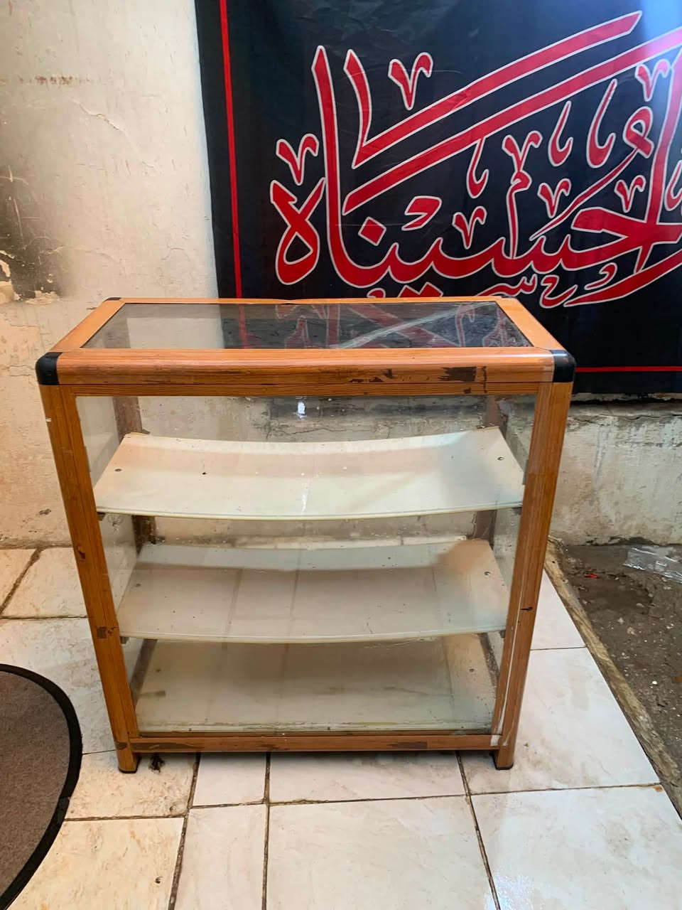 فاترينات + رفوف خشب + ميز مكتبي
للبيع بسعر مناسب
العنوان : بغداد / الشعب 
الاتصال على هذا الرقم ***********
