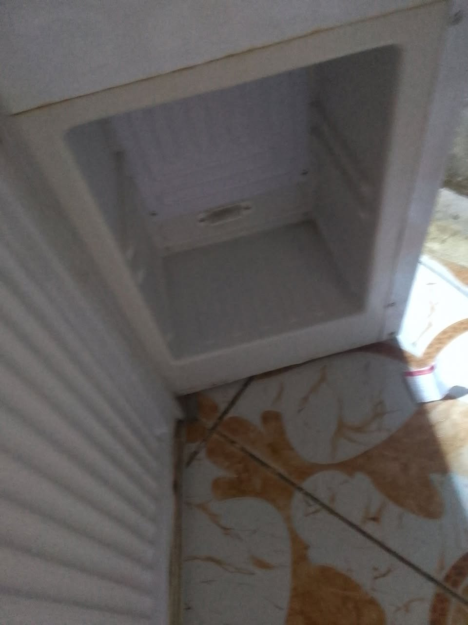 براد.  شغال لبيع  حار. بارد   ثالجه  براد. نضيف. السعر، (130) مكلف *********** الرقم  مكلف بل نشر
