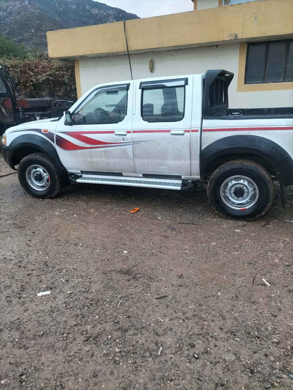 نيسان علووج مؤديل 2007ناوسوربشت وبيشى كه بسه لئدراوى بيووه نيه نموونه ى جوانيه سياره  ى مالييه هى مه حره زان نيه به شه رتى گئرومه كينه واكسل ده بل اكسلى ئيش اكا ت شوين رانيه بنارى كؤسره ت ***********
