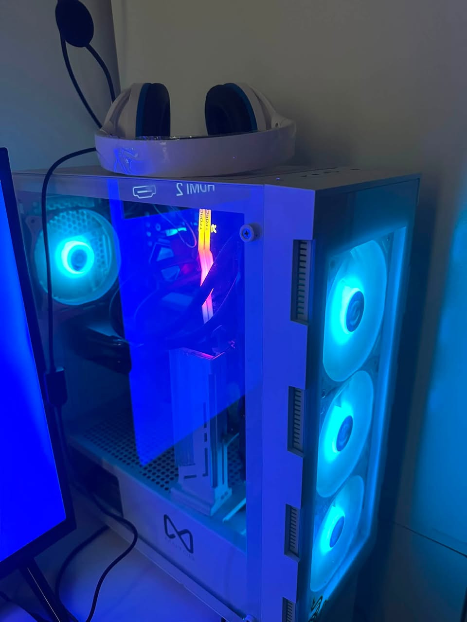 ps للبيع مع
شاشه حجم 27 75Hz 

COR i5 -12400f 

RTX 4060

16GB 

512ssD +240

GlGABYTE H610

750W 

MNTOB

السعر 1250


**إذا كنت صاحب هذا الإعلان وتريد حذفه لأي سبب، رجاءا أرسل رسالة إلى الدعم الفني**