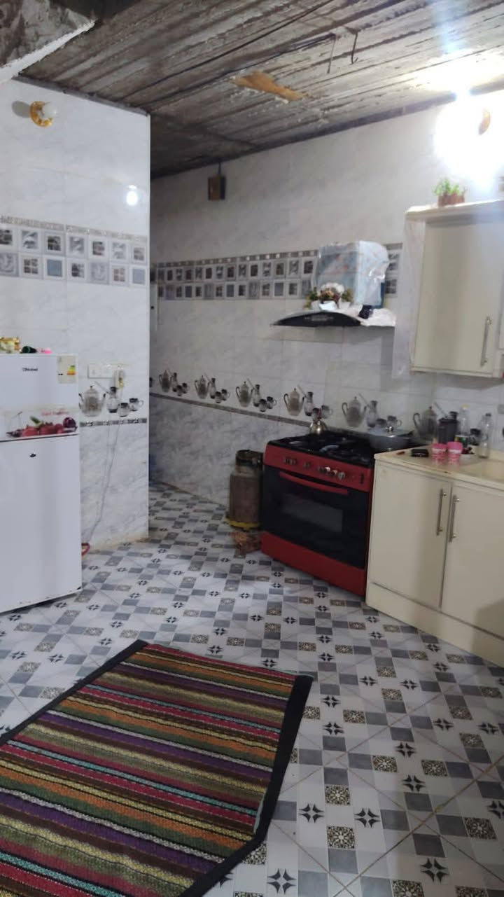 بيت للبيع طابو صرف النجف حي ميسان قطاع 24خلف شارع الكيات مساحه 100متر يحتوي على غرفه وصاله واستقبال ومطبخ وصحيات والطابق الثاني يحتوي على غرفه وصاله 
صب كونكريت ارضيه بورسلين جدران سيراميك 
ملاحظه الطابق الثاني يحتاج لبخ وارضيه 

السعر المطلوب 88مليون وبي مجال 

للاستفسار والمعلومات الاتصال بنا *********** 

او مراجعه مكتب ألروان للوساطه العقاريه والمقاولات العامه 

عنوان المكتب حي ميسان ع الشريط قرب صيدليه الشراع مقابل الاستداره مباشر 

عندك بيت عرصه للبيع راسلنه وات ساب وتدلل
