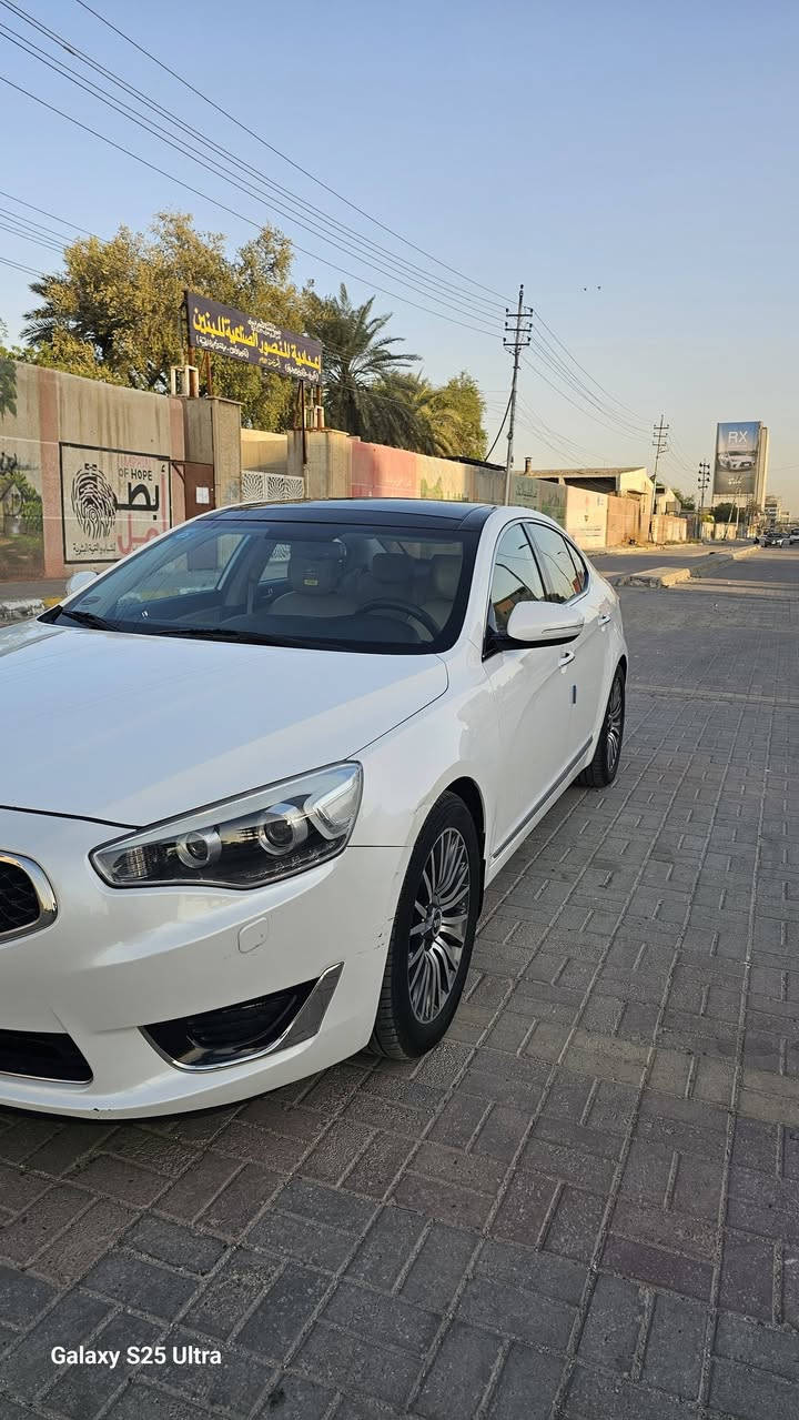 السلام عليكم 
كيا كادينزا 2014 محرك 6 سلندر vip ماشيه 119 الف كيلو متر قابل للزيادة للبيع
رقم بغداد باسمي مداور ثاني يوم
مكاني بغداد - المنصور 
مواصفات السيارة :

بانوراما
حساسات وكاميرا خلفية 
تبريد قطعتين مشتغل منظومة كاملة يم وكالة موبس (mobis)
كشنات تدفئة تبريد للسائق و جانب السائق
تحكمات خلفية
اشاير بالمري 
مري شفط
نقاط عمياء 
مانع انزلاق
بردة خلفية
عدسة متحركة ( dynamic light)
نظام ترحيب 
ستيرن كهرباء
خزن مقاعد 
شفتات ستيرن 
تخم تايرات جديد 
وهواي مواصفات 

 بيها ضربة بالجاملغ الايسر و الايمن و صاير فطر بالدعامية الامامية
دهن و ادامة كلة من شركة كيا و موجودة الوصولات كلها 
محرك مفتوح و مشتغله بالوكالة 

السيارة ما بيها اي عيب مال جناية 

و سونار موجود مسوي العام بشهر السادس

عارضها بسعر 145 و بيها مجال للشراي
للاتصال  او تواصل على الواتساب على الرقم 

 ***********
