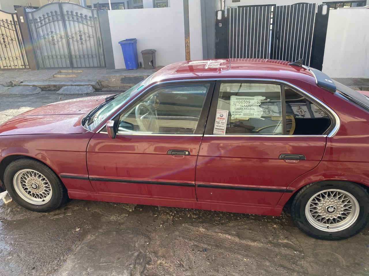 السلام عليكم
سياره بي إم دبليو 520السياره فول بس كير عادي  
السياره حيل حلوه مشالله محدثه دعاميه m
وياله خليه رقم جديد نينوه هزا جديد كبل روح حول ماعليه غرامات إني الشرعي السعر 60بيه مجال حك الجيه 
رقم الهاتف***********بي واتساب
