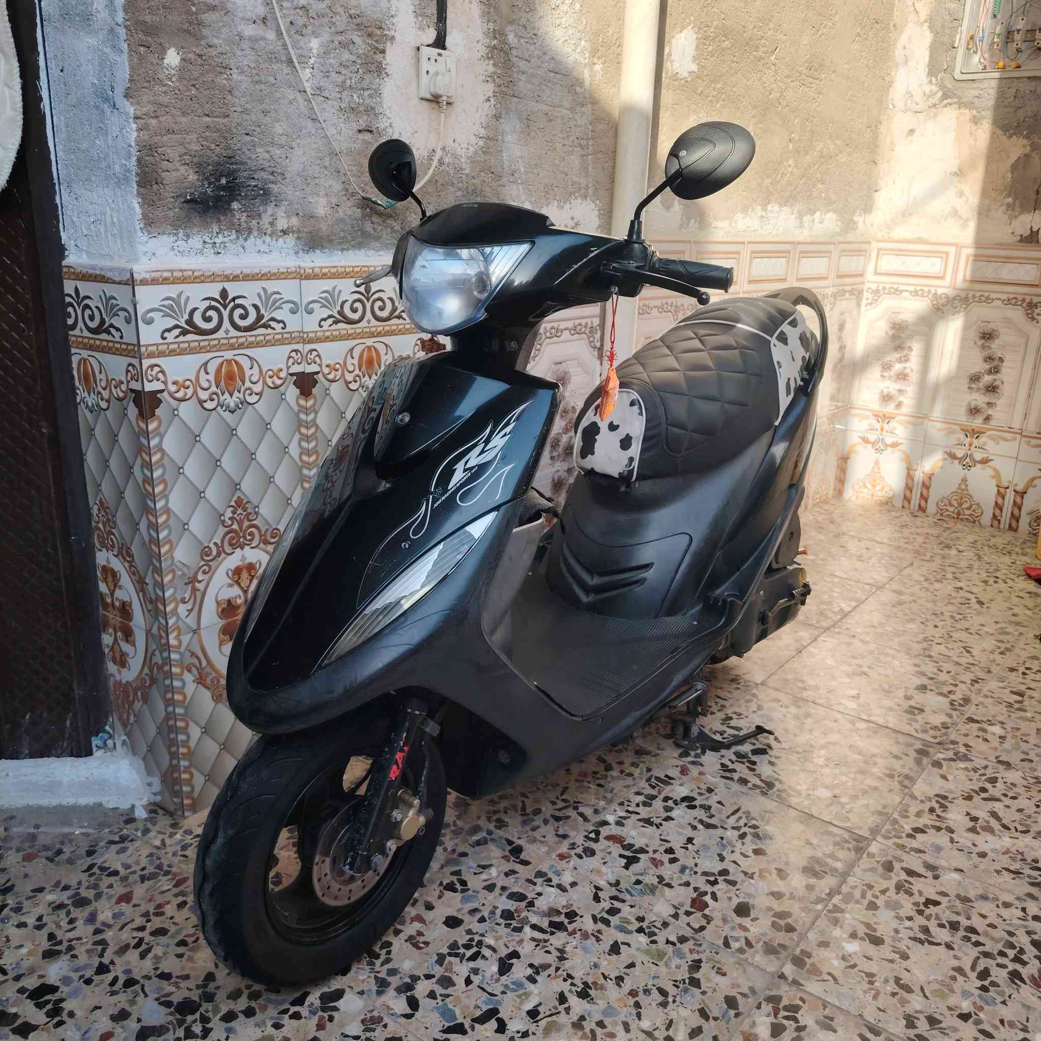 سلام عليكم دراجه ماكس عدله كفاله عامه مكينه وكفر السعر سبعميه وخمسين وبيهه مجال ***********
