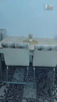 ميز طعام • ٤ كراسي • زعفرانيه