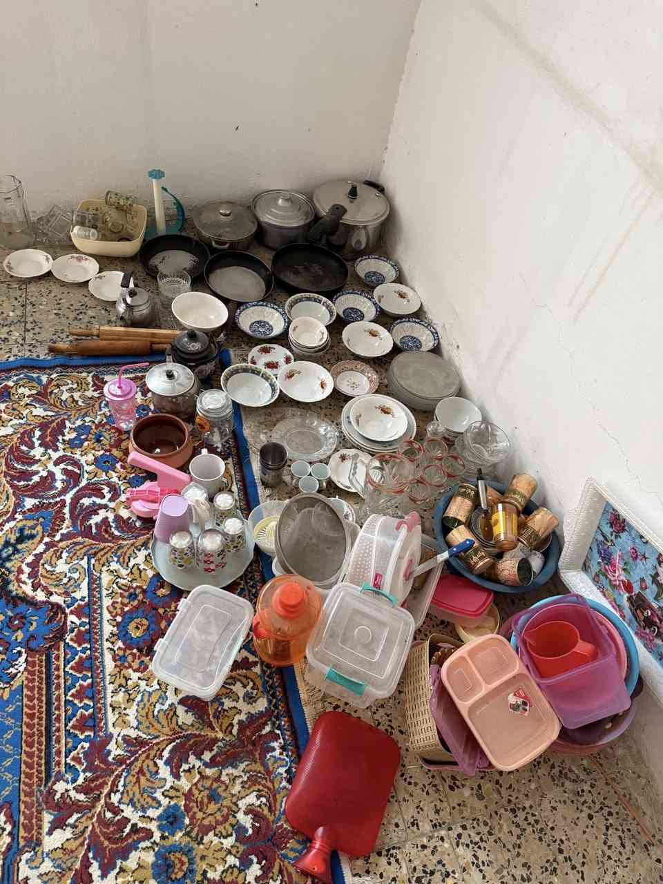 1ترمز ماء كبير ب10
2بطانيات الوحده ب5
3مخدات كل ثنين ب5
4غراض مطبخ شلع ب30كلشي بيهن حته جدر ضغط 
5كيزر نضيف الاولي ب50
6مكنسه سحب ب15
7تدفئه تعليك ب15 شغاله
8منضومه انترنت ب40 
9فرن كهربائي ب10
10 مال صوبه ام الجروخ ب5
11لوحات ومرايه على 10الوحده
12جامات كلهن ب5 عددهن 3 مكاني 

مكاني تكريت شارع جميل ***********
