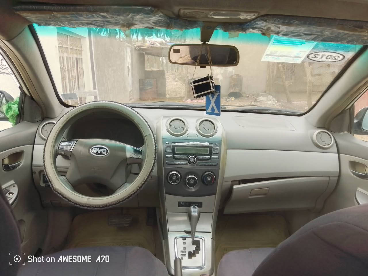 سلام عليكم سيارة بي وايدي جي ثري مال جناي للبيع كفاله مكينه كير السعر 48 وبيه مجال رقمي *********** وعلي الياخذه مايخسر لن سيارة كامله
