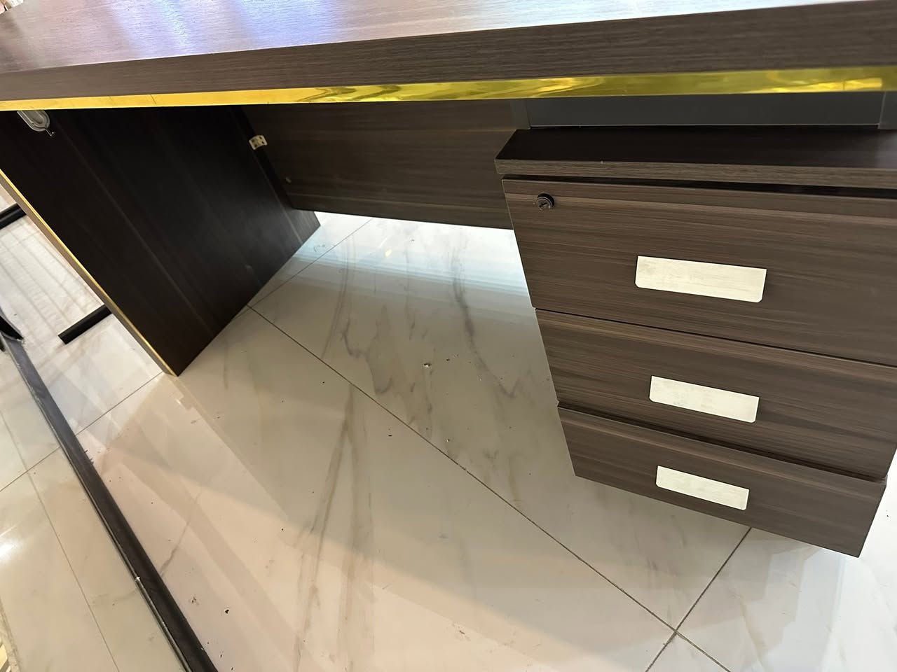 مكتب البيع 140cm x70 موجود بسايدين مناره سعره 100 الف


**إذا كنت صاحب هذا الإعلان وتريد حذفه لأي سبب، رجاءا أرسل رسالة إلى الدعم الفني**