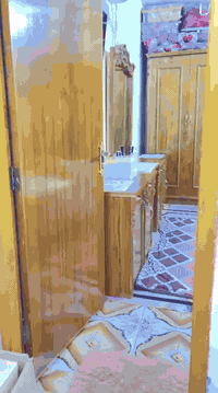 سلام عليكم
الدار لبيع المساحه 100 م
البيت طابقين 
العنوان حي صادق خلف جامع 
***********
