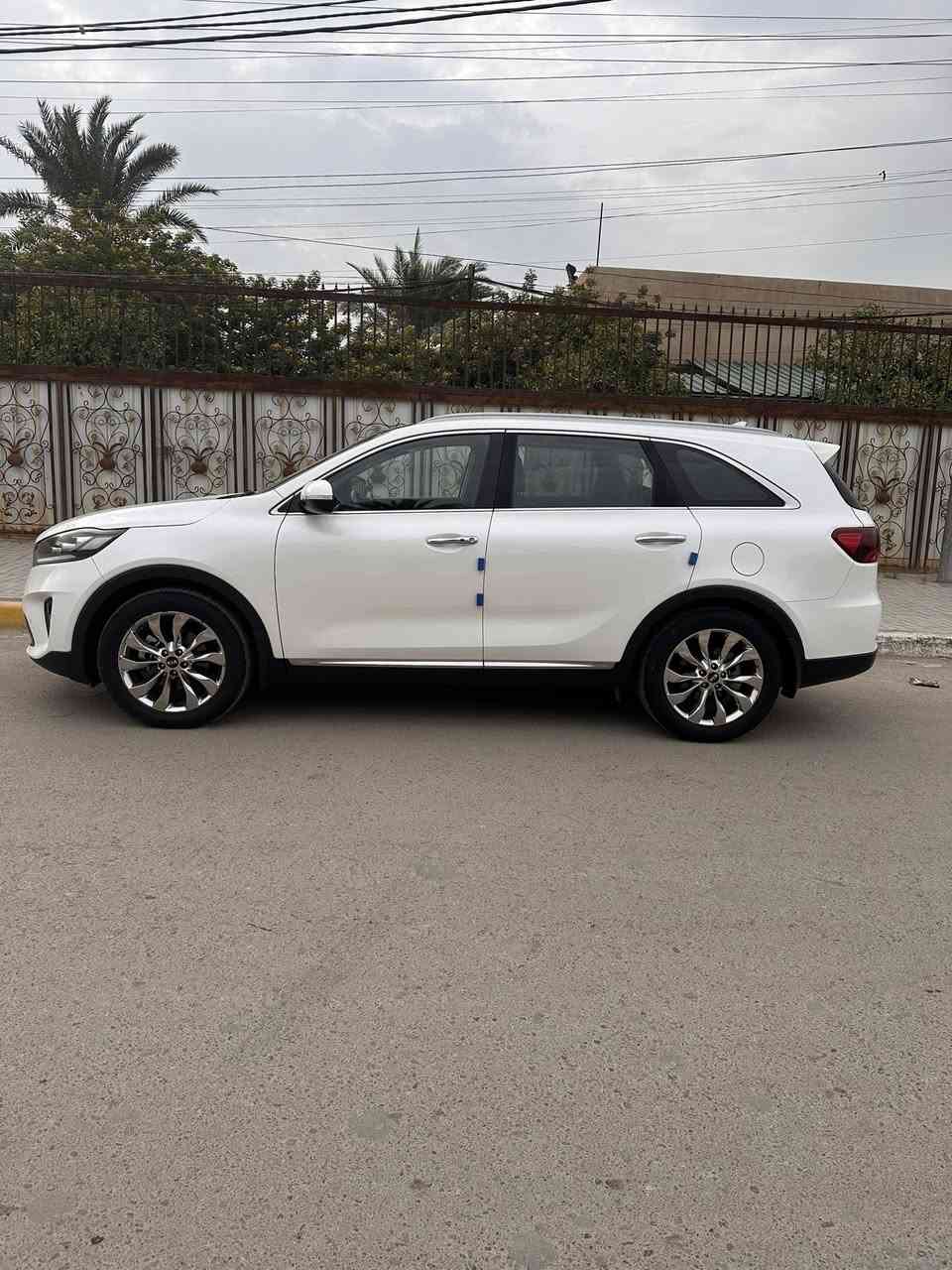 سلام عليكم
كيا ••• سورنتو خليجي للبيع فقط مكفوله كفاله عامه 
موديل 2019 بغداد بسمي           
_ 6 سلندر  كير 8 نمر 
ماشيه 70 الف حقيقي وين متريد افحص 
_7 راكب 
_3 قطع تبريد
_بردات خلفيه بلاديه 
_ بانوراما 
شاشه بلاديه GPS 
_كراسي كهرباء 
_لد خلفي وامامي
_صندوق كهرباء 
_دخول ذكي
_بصمات أبواب + تشغيل 
_ مرايات جانبيه كهرباء 
مغلفه الارضيه جلد 
وجاهزه من كلشي 
السعر 265$
مكان السيارة بغداد الشعب 
***********
‏‭0773 604 8712‬
