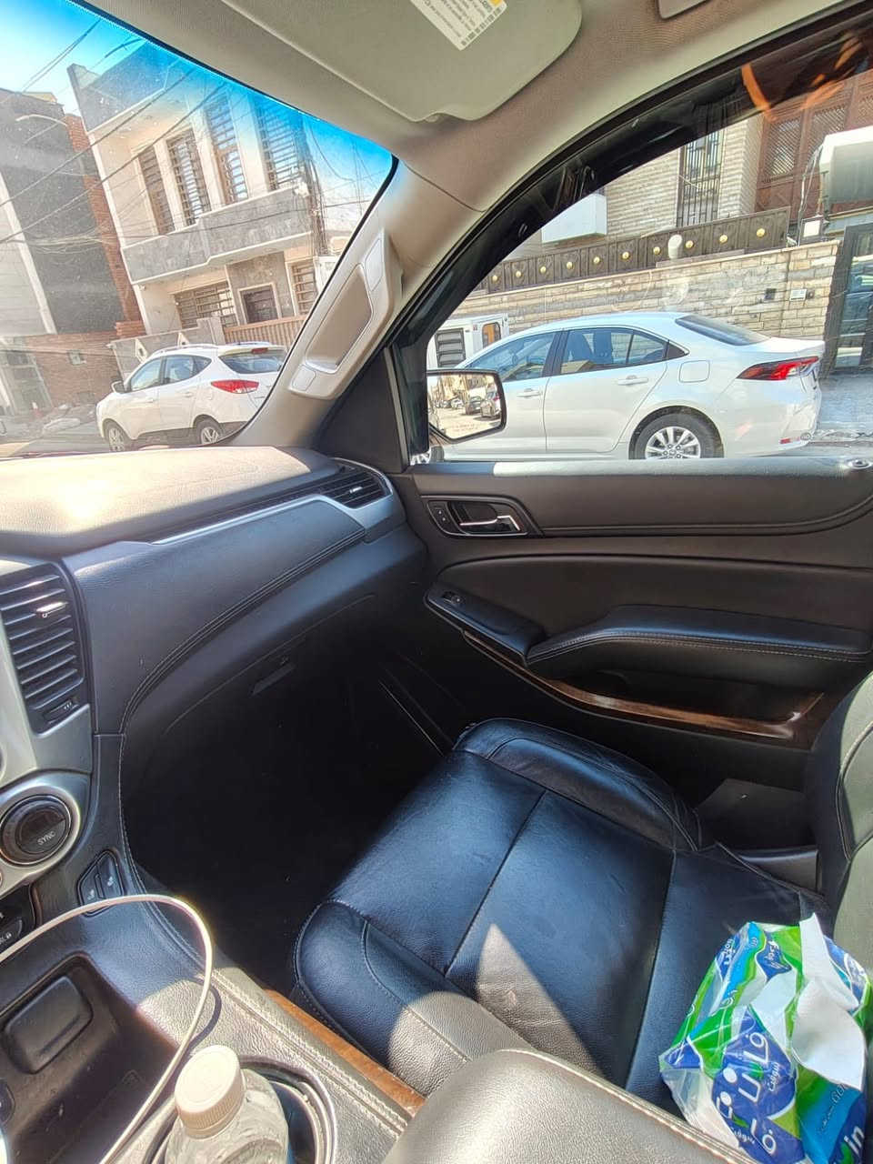 السلام عليكم تاهو موديل2020 LT فول موصفات حادثهه موضح بلصور سياره مابيهه كل نقص بدون ايرباك مكاني بغداد 
وهذا رقمي *********** السعر مناسب رقم بغداد بسمي
