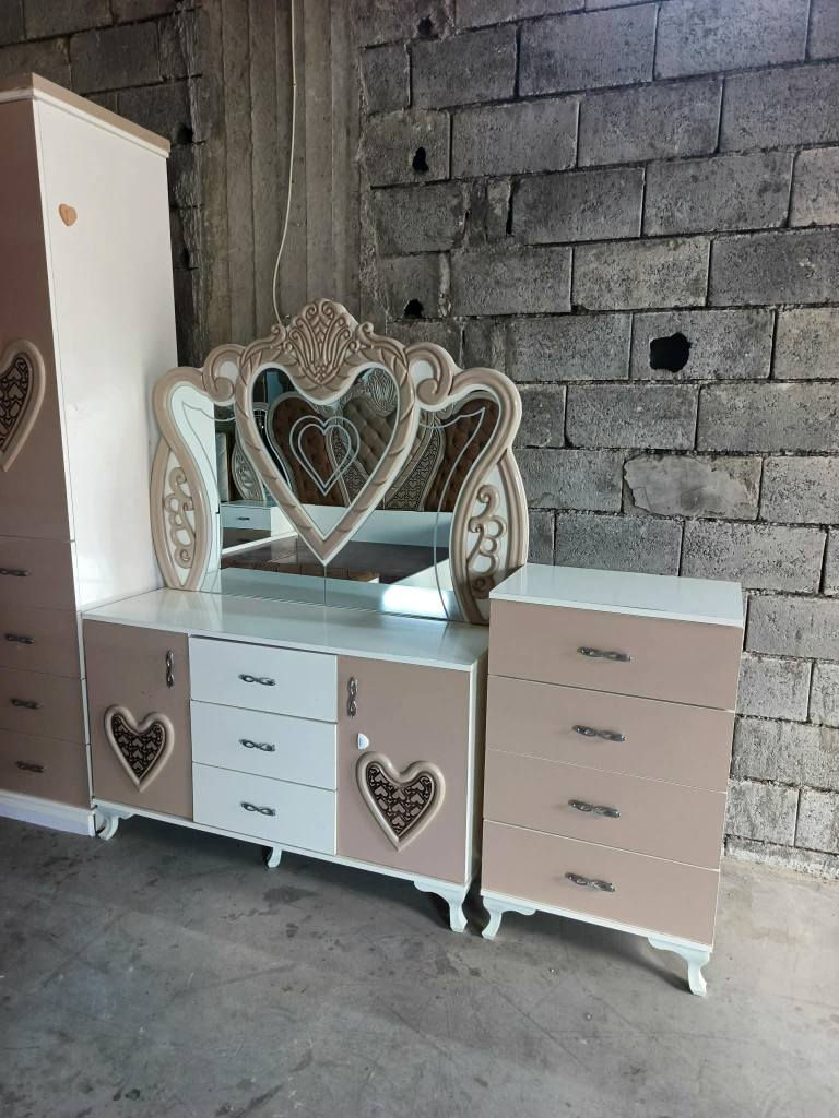 غرفه نوم تركي نظيفه لبيع سعر 700 شاري يخابر رقم *********** كركوك, العراق
