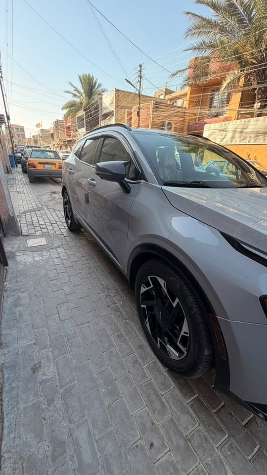 سلام عليكم اسبورتج موديل ٢٣امريكيً فول للاخير 5كامرات حساسات فول سياره سونار بارحه اخذته يم بندلاوي  كلشي واضح الك سياره سعرها ٢١٠بيها مجال شي  قليل بغداد الشعب***********
