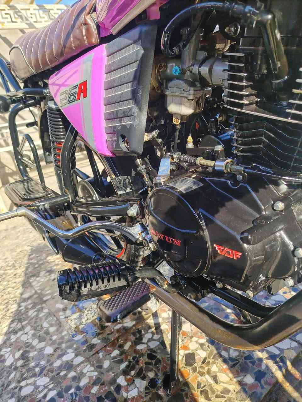 دراجة (DAYUN)نفخ موديل 23 
محرك 150ناعم سويج سجينة بصمة اوراق اصولي تحويل نفس اليوم
نظيفة مامشتغلة دلفري محرك بلادي برغي مامفتوح مكفول گير مكفول
 ناقصهه( واير كيلو متر وتانكيها معفوص عفصتين مضروبة بطابوگة) الباقي كله مكفول والصور گدامك وتجي وتشوف بعينك وتگلبهه
السعر 1800 مليون وثمنمية الف دينار وبيهه مجال بسيط جدا مكاني كربلاء البوبيات
اتصال***********
***********
