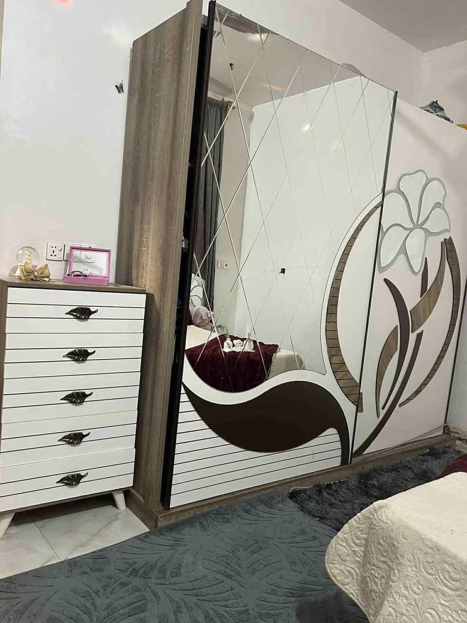 السلام عليكم مكلف بلنشر غرفة تركية نضيف للبيع ب٣٥٠ (‭٠٧٧٣ ٣٧٤ ٣٧٣١‬) رقم صاحبت الغرفه
