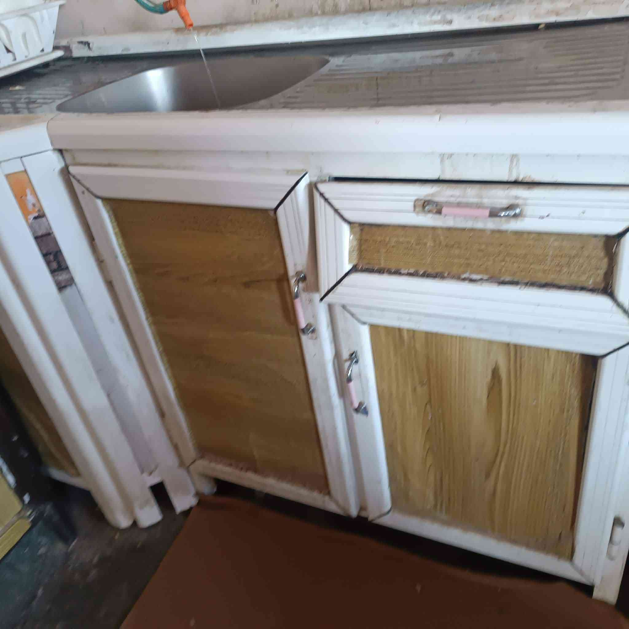 السلام عليكم  غراض بيت للبيع
كاونتر 
طباخ
سنك
السعر على خاص او الاتصال على الرقم
***********
