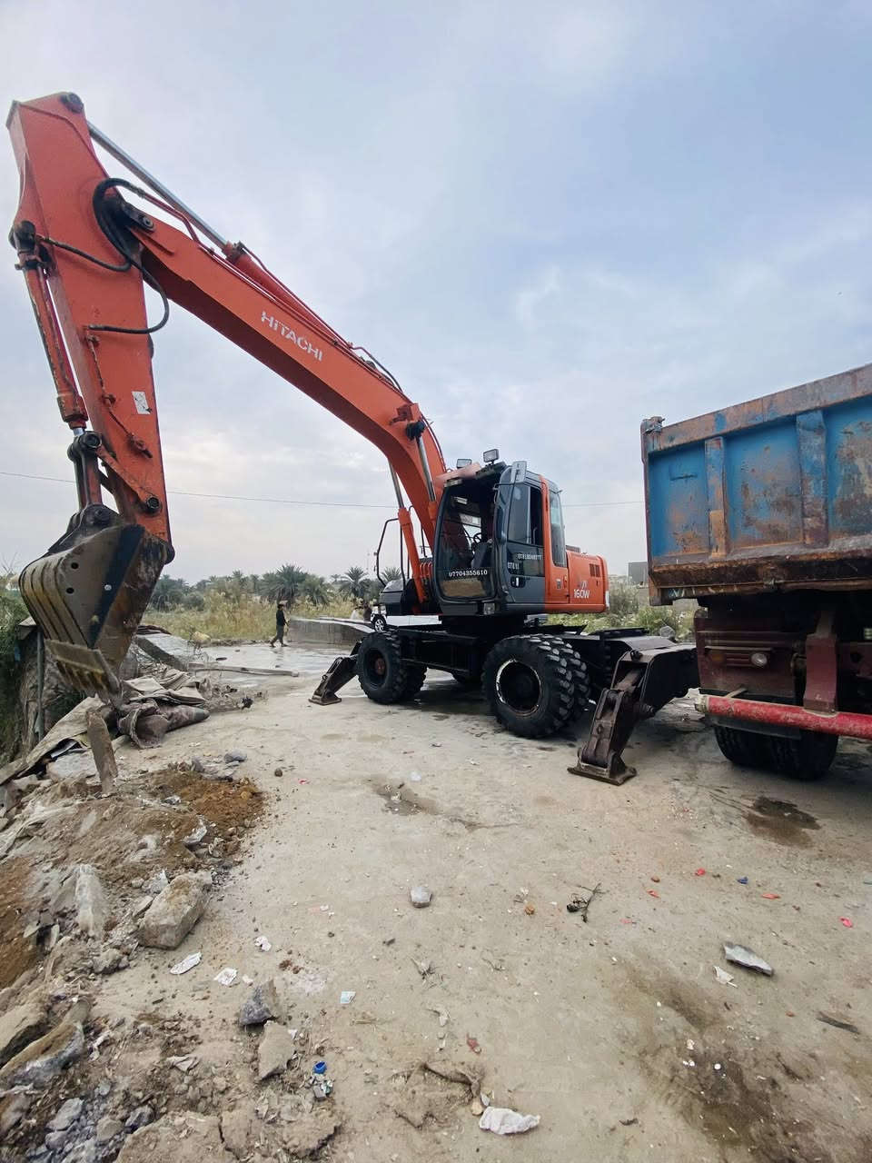 حفاره للبيع موديل 2006 جاهزه للعمل مكان بابل رقم بغداد بسمي مشتغله 16الف للستفسار ***********
