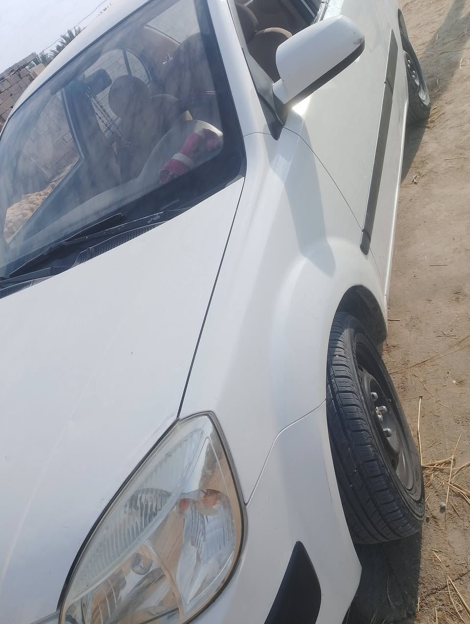 كيا ريو موديل 9 بيها جاملغ امامي وربع من البنيد محرك 1600  قبل شهر هو والكير شادهن سياره فول السنويه بأسمي السعر 83 
***********
