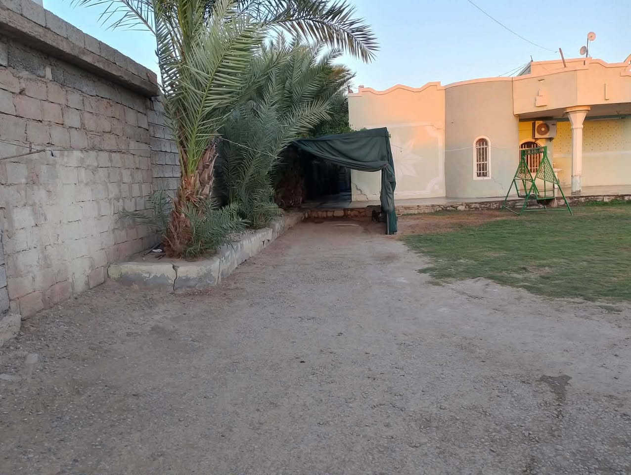 السلام عليكم مكلف بالنشر
بيت بين الحوريه والخظرانيه ع شارع العام
بيت جبير ٣ غرف مع استقبال و هولين مع مطبخ خارجي مساحه الحوش ٢٦٠٠ متر

اتصل على الرقم وتدلل

***********
