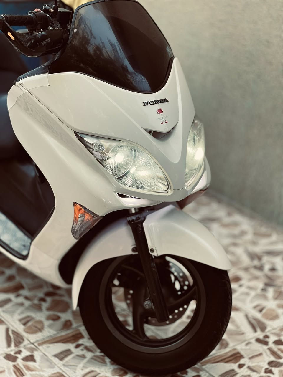 السلام عليكم فورزا للبيع 08 دراجه عميه بلاد جديده جديده بمعنه الكلمه الدراجه رمبه اوراق كامله مكينه خرسه تجي تفحص وتقتنع سعرها 1300 وبيها شويه مجال 

***********
