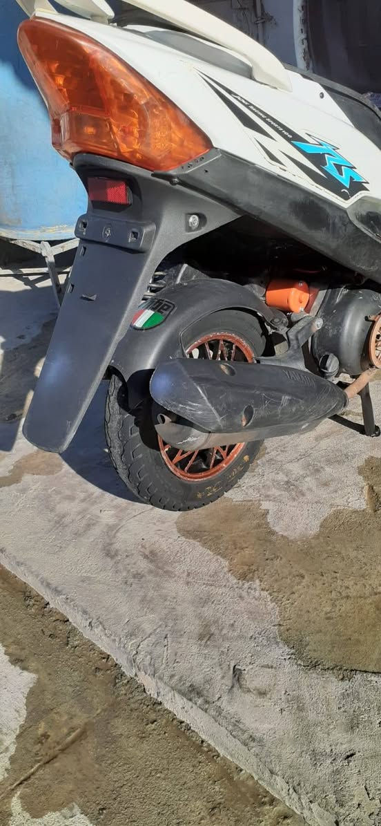 سلام عليكم دراجه ماكس عدله دراجه ما بيهه نقص السعر 375 العنوان الطوبجي قرب الدائره  مال المرور الرقم ***********
