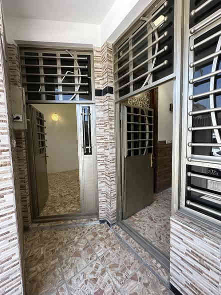 مشتمل ركن للبيع مساحه 68م بناء حديث فول درجه اولى الواجهــة 11.5م
النزال 5.8م يحتوي على 2 غرفه نوم كبيرة مع باقي الخدمات .

📍العنوان: حي البنوك خلف الشارع التجاري موقع ممتاز جداً شارع عرضه 15م.

للأستفسار اكثر مراجعة مكتب القمه للوساطة العقارية في شارع الكنيسة او الاتصال على رقم الهاتـف.

***********

متوفر واتساب
