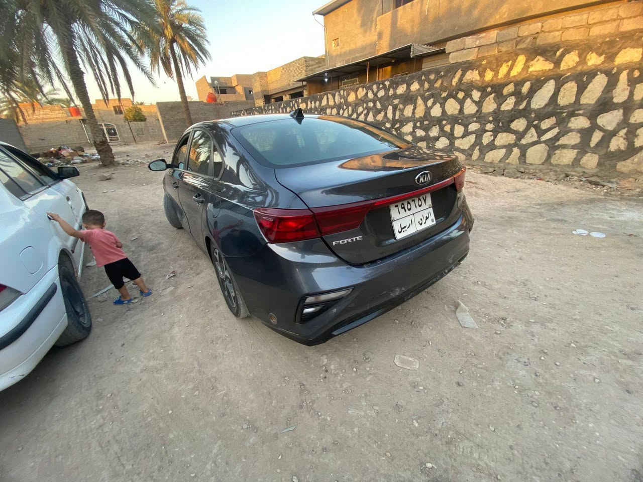 فورتي 2020
محرك دوش 2000

رادار أمامي

تحديد مسار 

منبّه توقف ذاتي

نظام قياس ضغط الإطارات

تحكّم بالمقود من أربع جهات

مثبت سرعة (كروز كنترول)

شاشة لعرض الأعطال

شاشة مخصصة لأعطال الإنارة

نظام Apple CarPlay

تعمل على البنزين مع منظومة غاز إيطالية من أفضل الأنواع (اقتصادية جداً)

الحدادة بحالة ممتازة

تايرات جديدة مع وجه أملس للحفاظ على الويل
تبريد ممتاز 👌
***********
