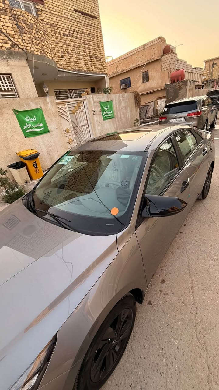 النترا خليجيه 2023 لون عسلي جكليتي
مكينه 1600 السياره فول مواصفات فتحه سقف اشاير مري دواخل كريمي فئه بلاك اديشن بالكامل مطعمه سودات، السياره وارد كوريا مو تجميع الصين وبقيه المواصفات معروفه
السياره مكفوله بيها بس هذا البارد البلصوره 
***********
مكاني بغداد
السعر ١٦٧ و بيها مجال قليل
