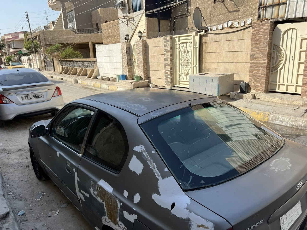 السلام عليكم اكسنت فيرنا للبيع تك بال 
اوتماتيك تبريد شغال موديل 2005 وارد امريكي مكينة 1600 قطرتين ماشية 143 الف شاشة كامرة تايرات نضاف باتري جديد دهن كير وفلتر جديد كهربائيتها شغالة كلها حادث امريكا طخة بسيطة بالبجم وبالعراق بيهاطخطخات بسيطة السيارة كاملة سمكرة 90‎%‎ يحتاجلها صبغ ودعامية امامية الدعامية الخلفية موجودة السيارة شوفت عينك صدرها 50‎%‎ عارضها 40 وبيها مجال مكاني بغداد غزالية *********** 
معجبتك السيارة وشفتها غالية عليك ادعيلنة بالرزق
