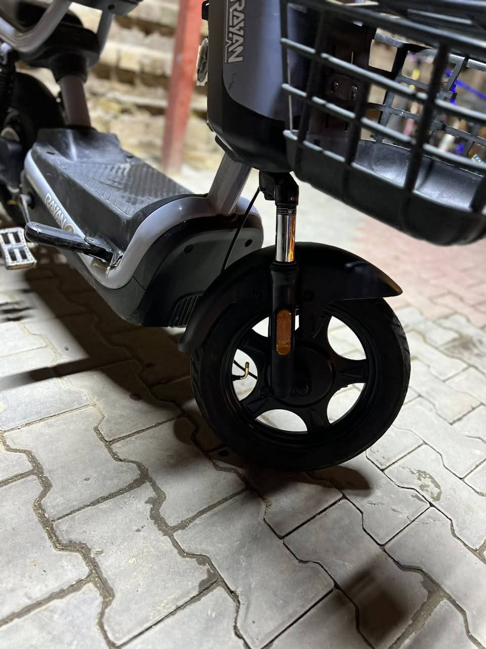 سلام عليكم شباب دراجه شحن البيع نوع الريان دراجه استخدامً قليل وصل شراء موجود صارلها شهر من اخذتها دراجه ع فحص كامله مكمله مواصفات. بيها تخبل 

الموديل 2026
الحجم 14
بطاريات 4
السرع 1.2.3
دبل اشاره 
اشاير رباعيه 
شاشه تاب تعرض الك كل عطل يصير بل دراجه 
سله اماميه 
تشغيل عن بعد 
جهاز انذار السرقه 
دراجه من شركه الريان 
اي استفسار تصالً 

***********

مكاني بغداد
