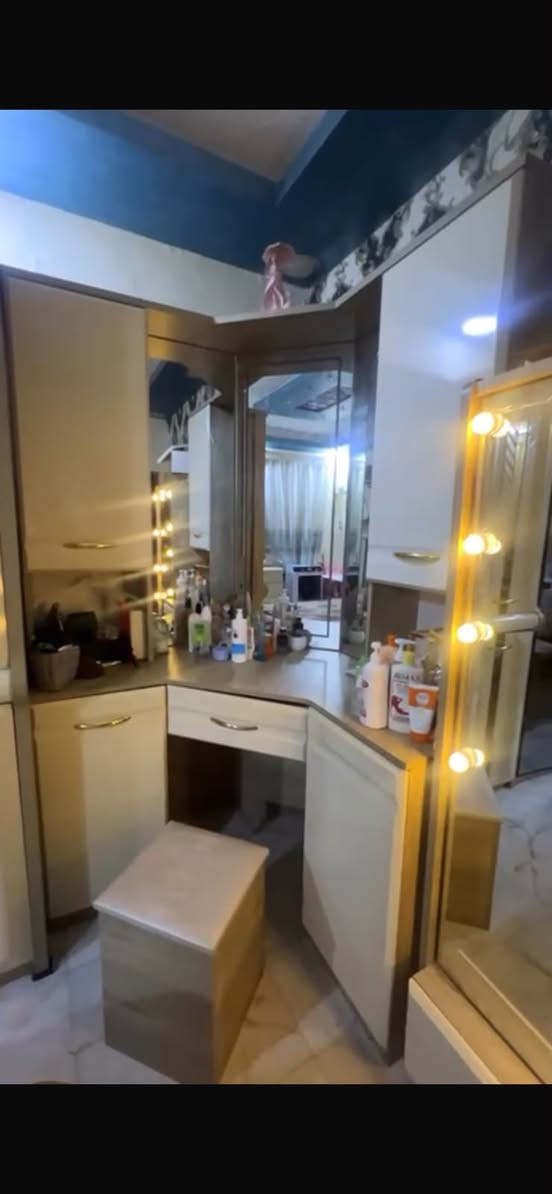 يالله غرفه درجه ولى  الصاج الثكيل ١١ قطعه ومابيهه ضرر شوفت عيونكم السعر ٩٥٠ وبيهه مجال بسيط لمكان حي الفرات التواصل خاص 
بيع مستعجل وبلاشششش
