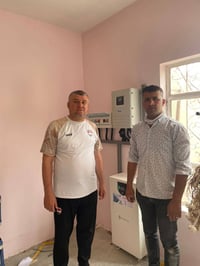 طاقة شمسية • ٨ ألواح ٦٤٥ • بطاريات ليثيوم ١٦ كيلو