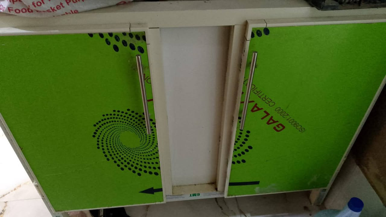 سلام عليكم سنك متر تفصال 55وطباخ شغال وفرن شغال عوزه جامه اماميه سعر 35شراي يتواصل ***********
