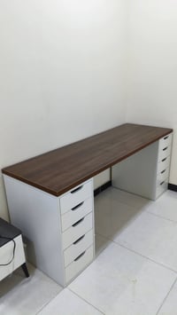 ميز مكتبي • جديد • ١٨٠×٦٠×٧٧
