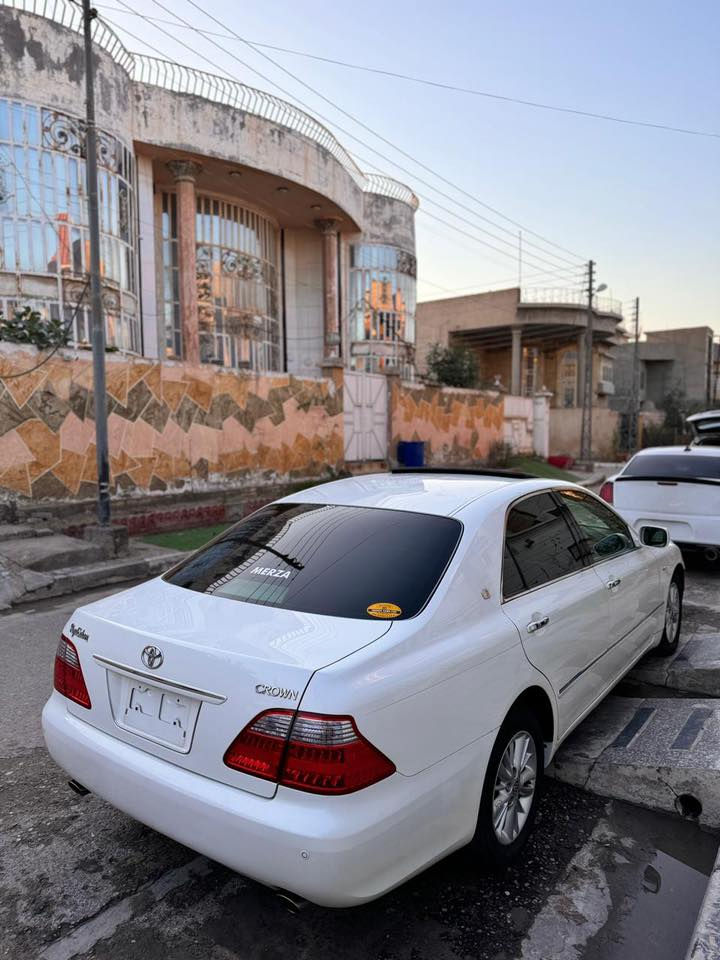 شاهيه موديل 2007 مسجل رقم بصره. دولي 
  
1داخل جلد ابيض ملكي 
2دخول جديد السياره ماشيه 98  
مكان السياره نجف مشروع وطني 
والموتصفات كدامك بل صور  شاصي 80  
سياره نضيفه وكامله 
***********
