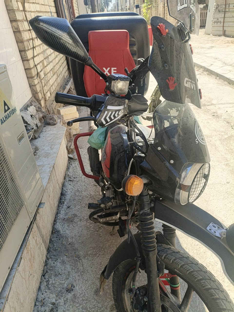 السلام عليكم

للبيع بوكسر للبيع موديل 23 
اوراق وليس مرقمة اوراق اوراق (( نقص ورقة وحدة فقط )) 
مطابقة وية رقم الشاصي 

بيهة نواقص قليلة (( قبغ زنجيل + تفيلس )) فقط هذني نواقصهة امانة الله ورسولة 

مكاني الدورة 
رايدها بمليون وربع وبيهة مجال حك الجية 
اسف على الاطالة 

للتواصل *********** فقط واتساب متواجد
