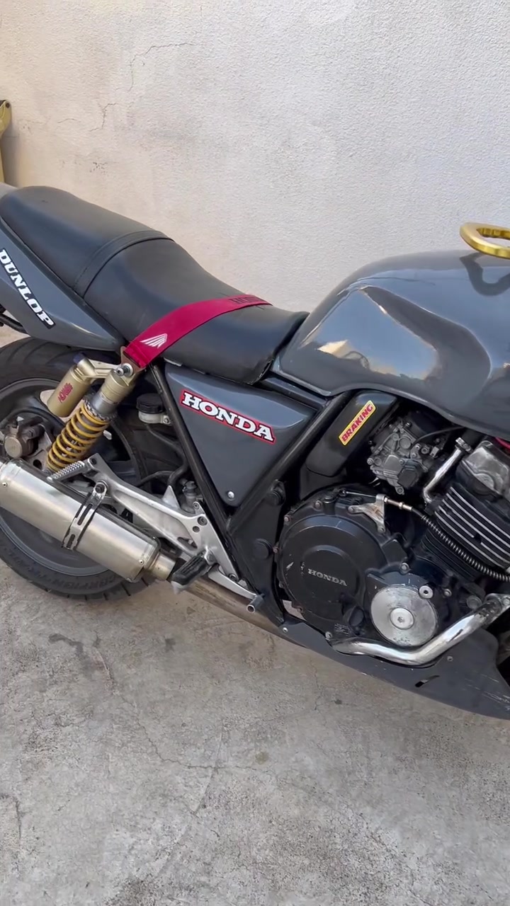 Cb 400 bo forshtn🖤
مەکینە کەپس 🖤
٢ تایەی تازە
زنجیری عەسڵی بۆ کڕاوە
ڕۆن و ئاوی ڕادێتەری تازەیە 
بانسی تازە بۆ گۆڕاوە
مۆدێلی ٩٨
١٦ وەلف
گێچ و لایتی مەزبوتە 
ماڵەکە تا بڵەی پاکە 
سعریشی زۆر گونجاوە🖤
شوێن سلێمانی🖤


**إذا كنت صاحب هذا الإعلان وتريد حذفه لأي سبب، رجاءا أرسل رسالة إلى الدعم الفني**