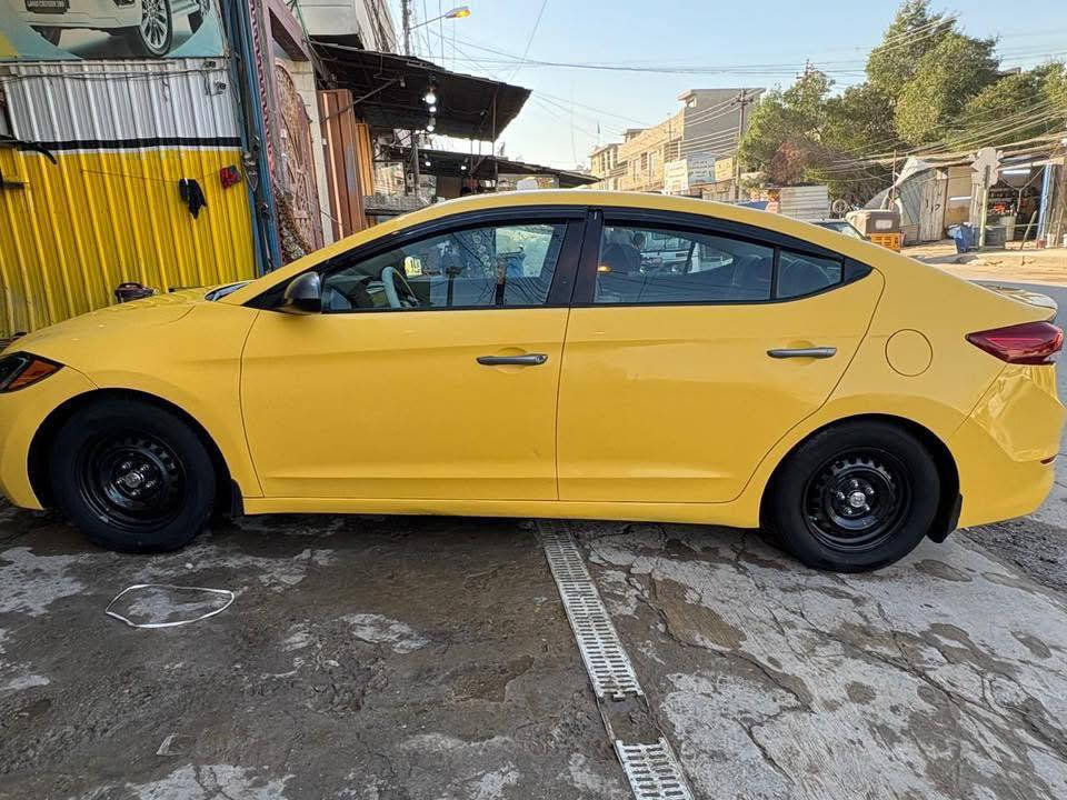 🔥 للبيع — سيارة نظيفة جداً 🔥
هيونداي النترا 2017 للبيع بحالة ممتازة، استخدام شخصي ونظيفة جداً، مكفولة 

✔️ الموديل: 2017

✔️ النوع: Hyundai Elantra

الضرر سطحي خفيف جاملغ ايمن خلفي بدون دواخل

✔️ ناقل الحركة : أوتوماتيك - عادي

✔️ 3 وضعيات القيادة :aco - normal - sport 

✔️ الممشى: 99 ألف ميل

✔️ محرك 2000 دوش 🔥

✔️ داخلية نظيفة جداً

✔️ تبريد - تدفئة : بحالة جيدة جداً

✔️ الحدادية : جيدة جداً

       لمعرفة السعر الاتصال ع رقم ***********

مكان السيارة الموصل
