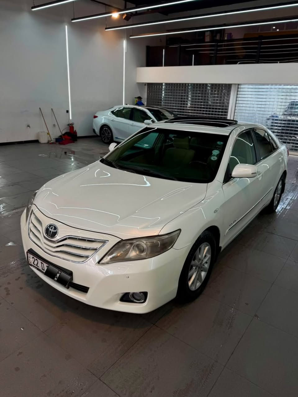 كامري GLX خليجي 2011
السيارة مكفولة بدون ضربه فقط دعاميت صبغ
السيارة فول فتحة ومواصفات ال GLX المعروفه
سعر السيارة 132 ورقة بيها مجال بسيط 
نظيفه جدا بدون اي نقص منظومه تبريد ثلج جديده تايرات تخم جديد عليها ادامه كاملة 
رقم اربيل الجديد باسمي 
مكان السيارة بغداد العامرية 
للاستفسار ***********
