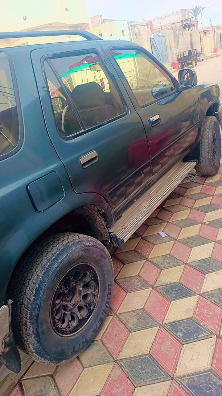 السلام عليكم لاندكروز 91 سياره جاهزه ماعايزه شي سنويه 28 سعر 38 وبيه مجال مكان الديوانيه الحمزه الشرقي ***********
