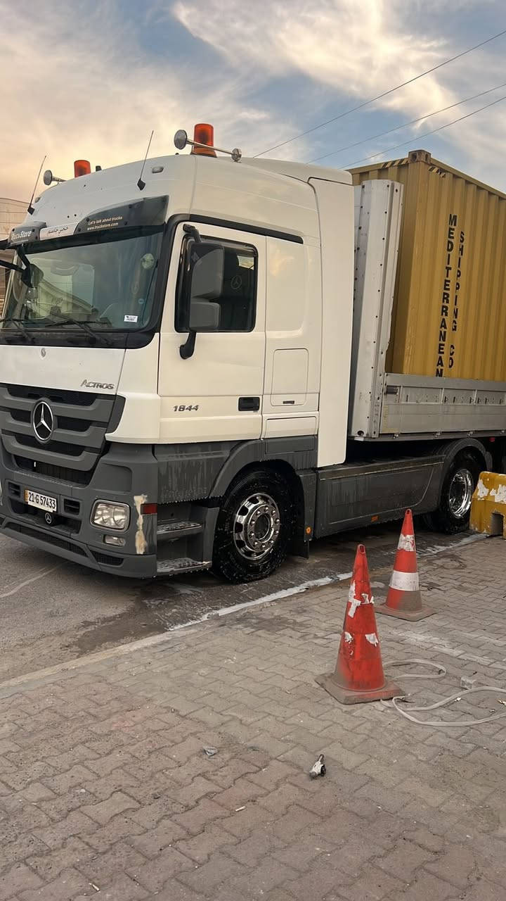 سلام عليكم سياره البيع مديل 2011 حجم 1844 فول مواصفات  تخم تاير عربانه شمتز مربوطه وره سنويه 2030  العنوان البصره 
***********
