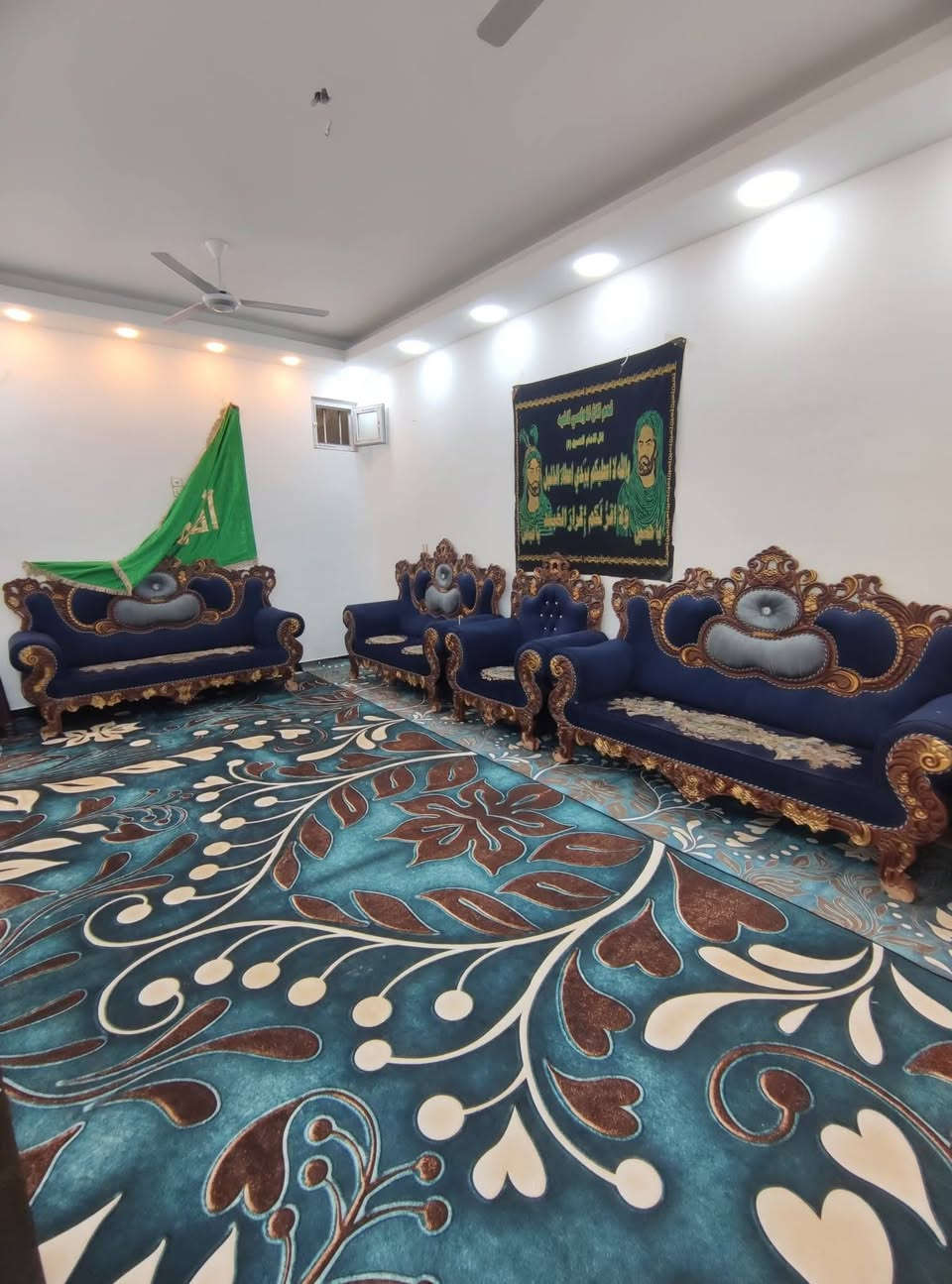 بيت للبيع 200 متر + عرصه مقابيله 150 متر مربعه طابو زراعي مكانه كوفة علوة الفحل قرب جسر الامام علي (ع) شارع القاعة الشارع عرضه 10 متر تبليط لباب البيت واناره بالشارع  . الجيرام ذهب . البيت تفاصيه 3 غرف نوم وصاله وستقبال ومطبق وصحيات داخليه وخارجيه ومخزن كبير وطارمه كبيرة السعر الكلي مع العرصه 125 مليون مع المجال للشراي ***********
