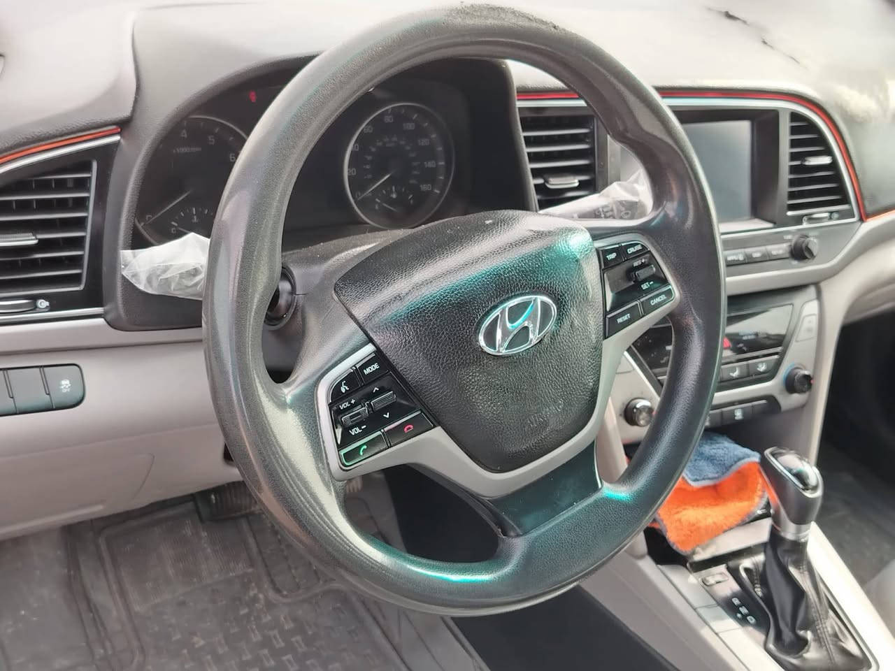 السلام عليكم
النترا أمريكي للبيع 115وبيه مجال مستعجل ع البيع 
سياره نص فول 
السياره حره وبسمي 
الرقم ذي قار 
مكينه جديدة بالكارتوني شد جديد جديد
كير والمكينه  مكفولات 
حادثه جاملغ وبنيد مبدلات 
مكانه ناصريه المركز 
للأستفسار الاتصال ‏‪***********‬‏
