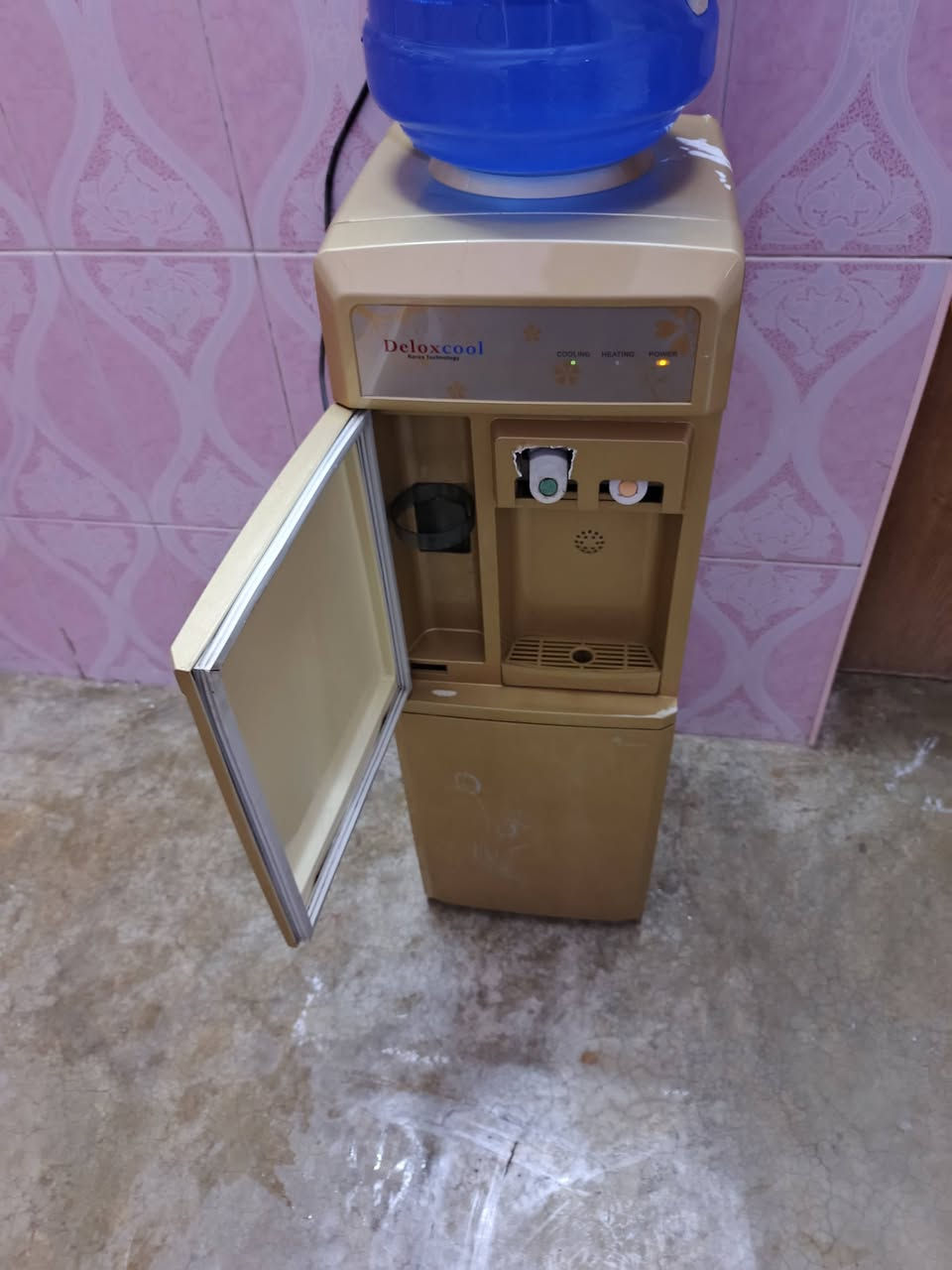 سلام عليكم براد شغال شرط حار بارد ثلاجه كله بلادي شركه كل عيب مابيه  فول نضافه كله شرط  السعر 65 وبيه مجال مكاني كركوك حي عسكري شراي اتصل ***********
